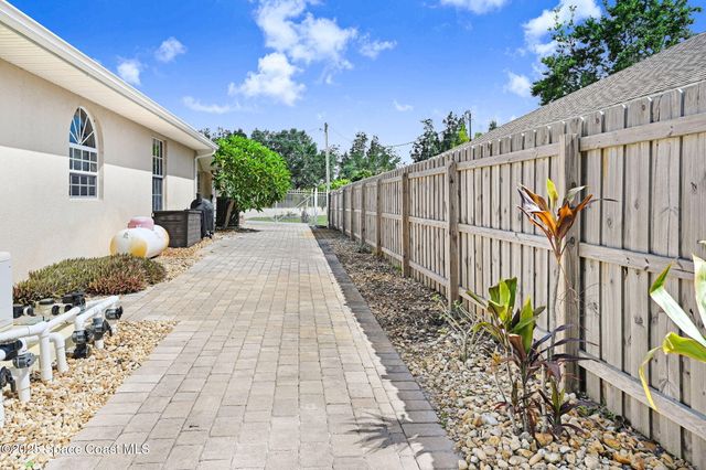 2735 S Courtenay Parkway, Merritt Island, FL 32952
