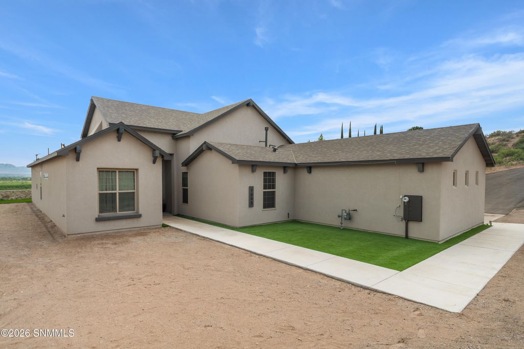 7005 Raasaf Drive, Las Cruces, NM 88005