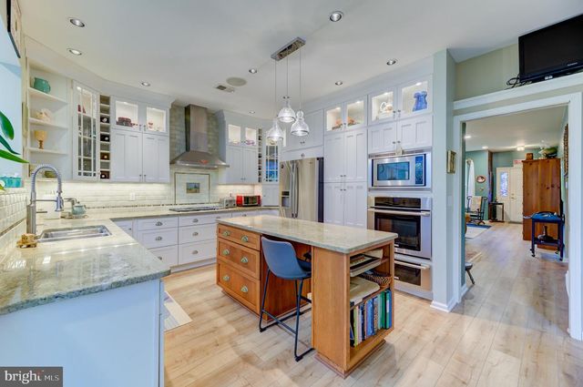 2 FANNING WAY, Pennington, NJ 08534