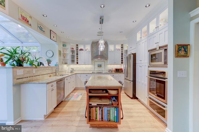 2 FANNING WAY, Pennington, NJ 08534