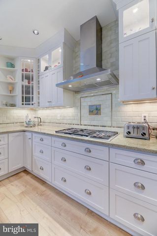 2 FANNING WAY, Pennington, NJ 08534