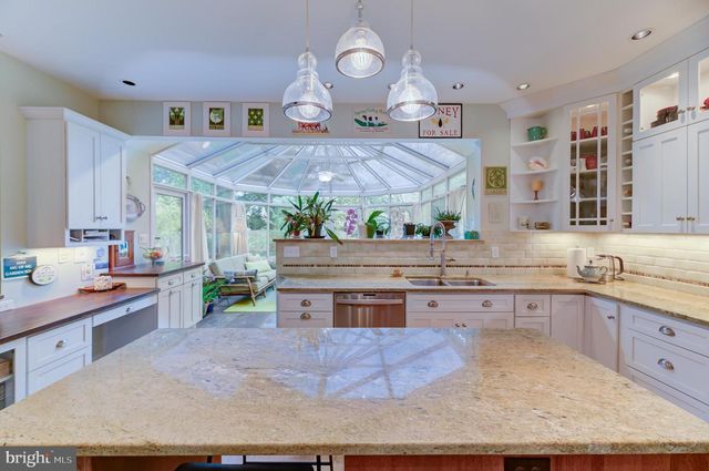 2 FANNING WAY, Pennington, NJ 08534