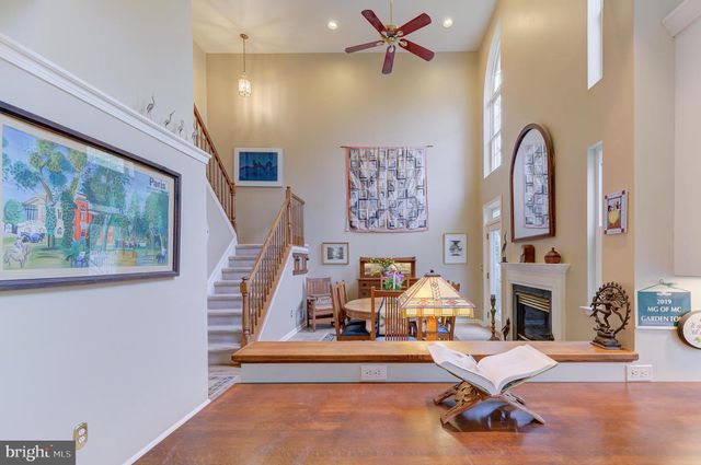 2 FANNING WAY, Pennington, NJ 08534