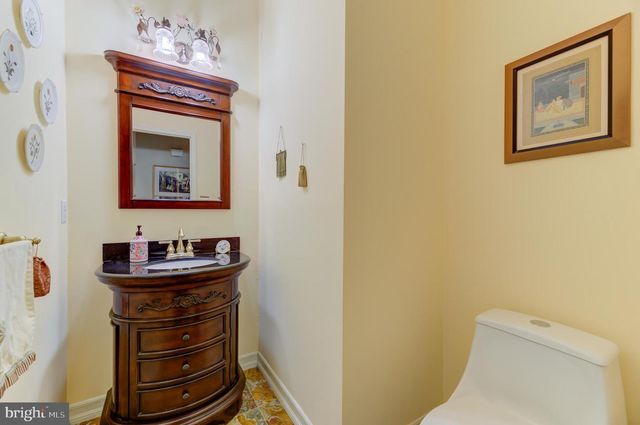 2 FANNING WAY, Pennington, NJ 08534