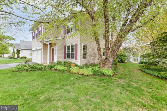 2 FANNING WAY, Pennington, NJ 08534