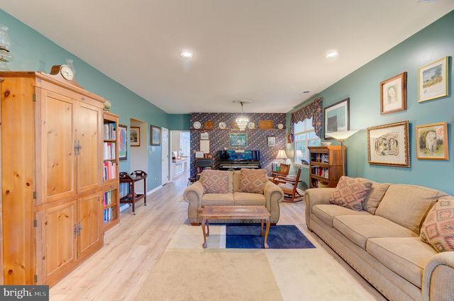2 FANNING WAY, Pennington, NJ 08534