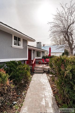 386 N Fisher Avenue, Blackfoot, ID 83221