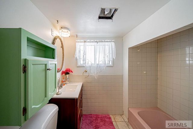 386 N Fisher Avenue, Blackfoot, ID 83221