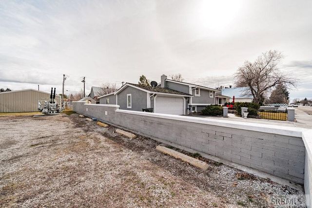 386 N Fisher Avenue, Blackfoot, ID 83221