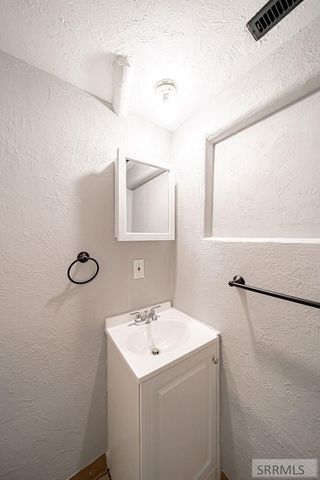 386 N Fisher Avenue, Blackfoot, ID 83221