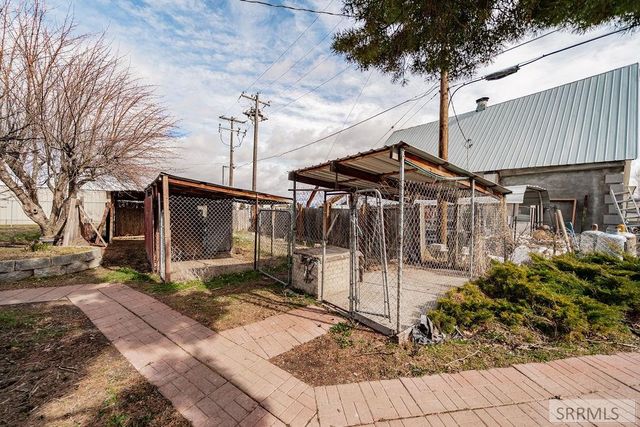 386 N Fisher Avenue, Blackfoot, ID 83221