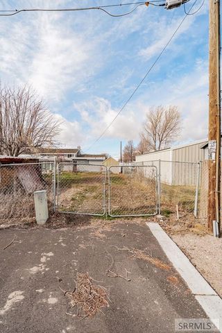 386 N Fisher Avenue, Blackfoot, ID 83221