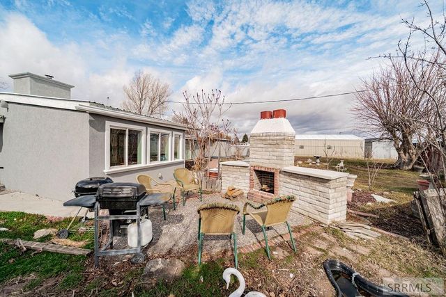 386 N Fisher Avenue, Blackfoot, ID 83221