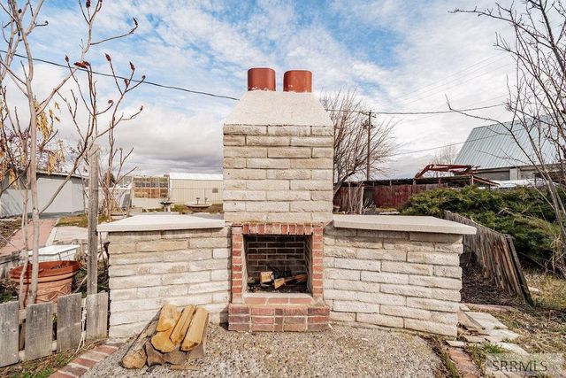 386 N Fisher Avenue, Blackfoot, ID 83221