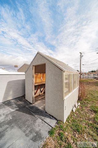 386 N Fisher Avenue, Blackfoot, ID 83221