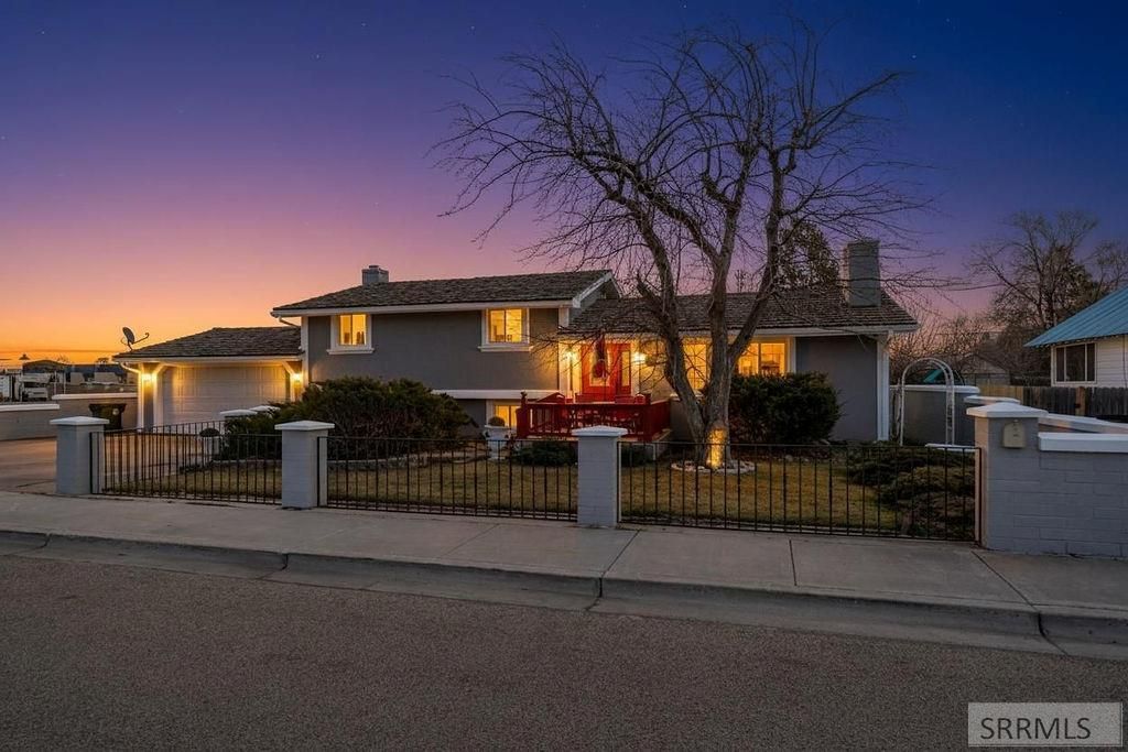 386 N Fisher Avenue, Blackfoot, ID 83221