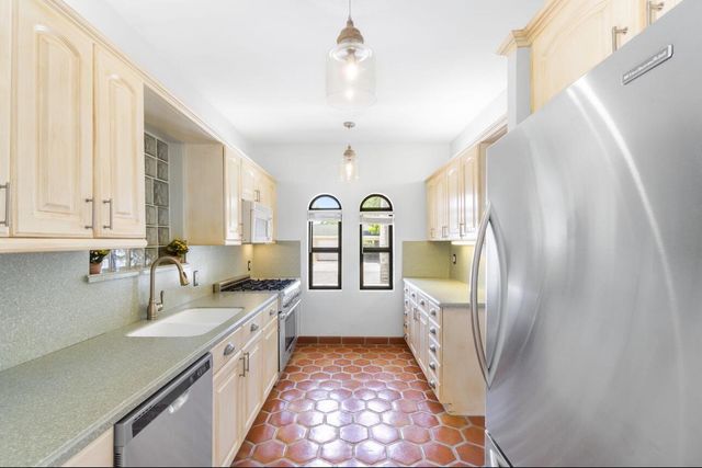 400 33rd Street, West Palm Beach, FL 33407