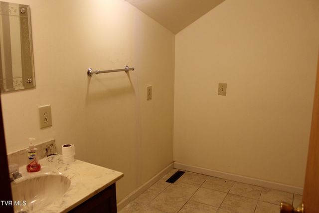 141 Clyde Ellis Drive, Pennington Gap, VA 24277