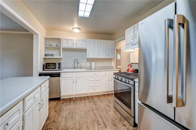 8725 Stearns Avenue, Overland Park, KS 66214