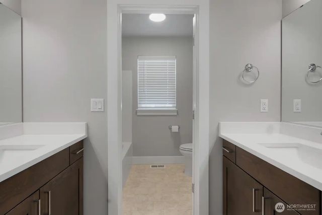 10901 71st Avenue E, Puyallup, WA 98373