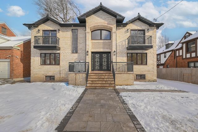 32-35 164th Street, Flushing, NY 11358