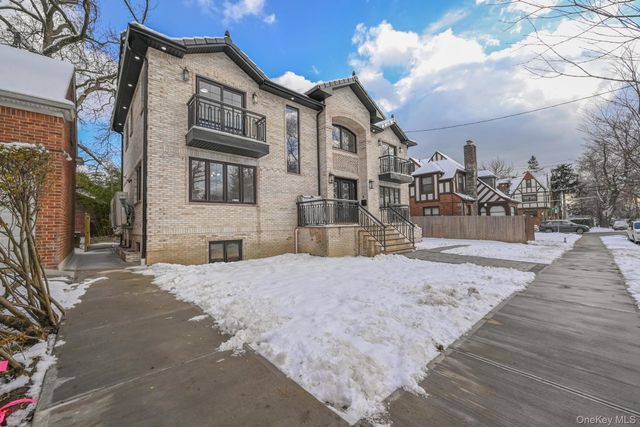 32-35 164th Street, Flushing, NY 11358