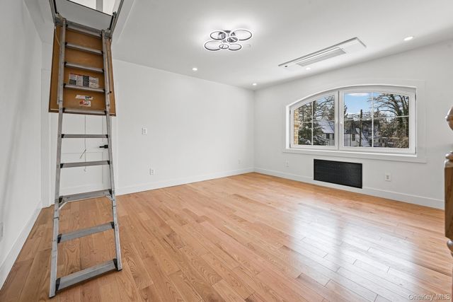 32-35 164th Street, Flushing, NY 11358