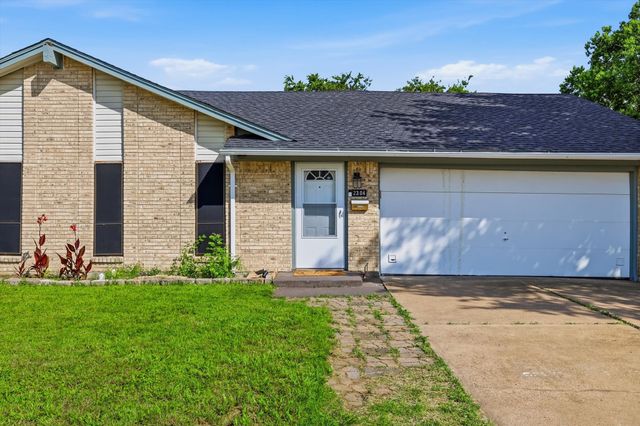 2304 Greenwood Circle, Carrollton, TX 75006