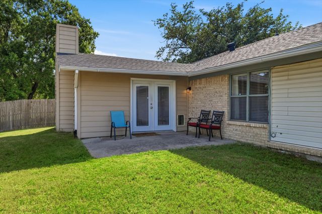 2304 Greenwood Circle, Carrollton, TX 75006