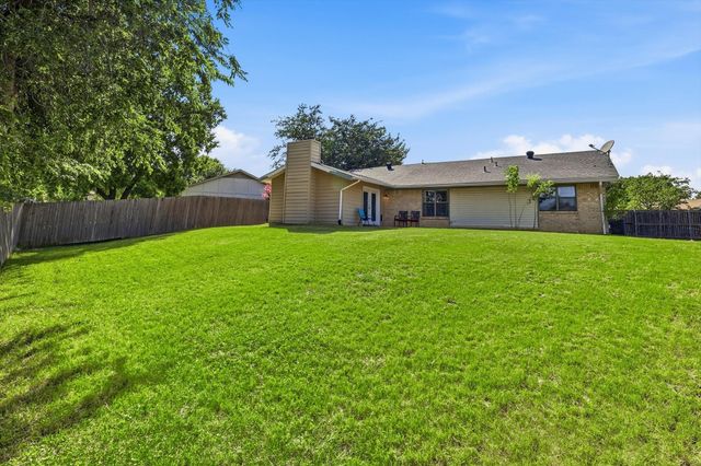2304 Greenwood Circle, Carrollton, TX 75006
