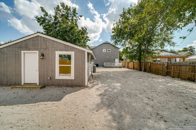 811 W Kings, San Antonio, TX 78212