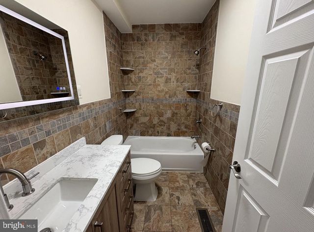 405 ELM AVE, Riverton, NJ 08077