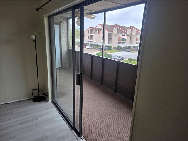 3025 Walnut Bend Lane 21, Houston, TX 77042