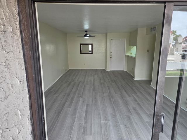 3025 Walnut Bend Lane 21, Houston, TX 77042