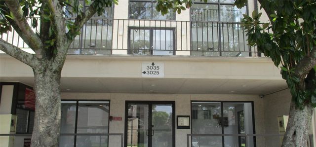 3025 Walnut Bend Lane 21, Houston, TX 77042