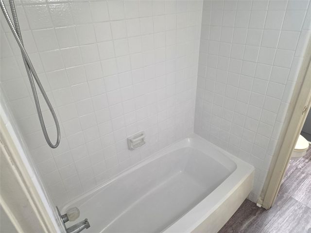 3025 Walnut Bend Lane 21, Houston, TX 77042