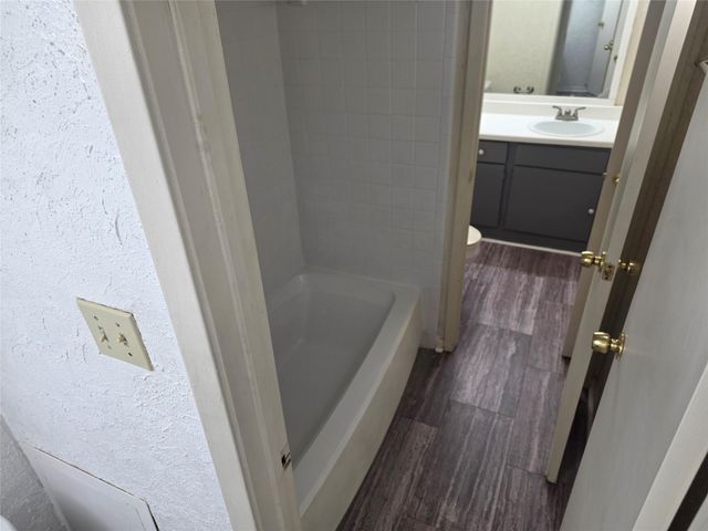 3025 Walnut Bend Lane 21, Houston, TX 77042