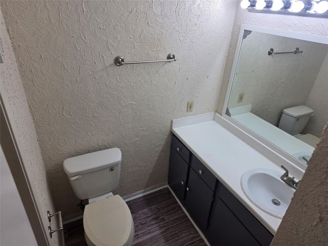 3025 Walnut Bend Lane 21, Houston, TX 77042