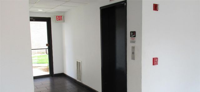 3025 Walnut Bend Lane 21, Houston, TX 77042