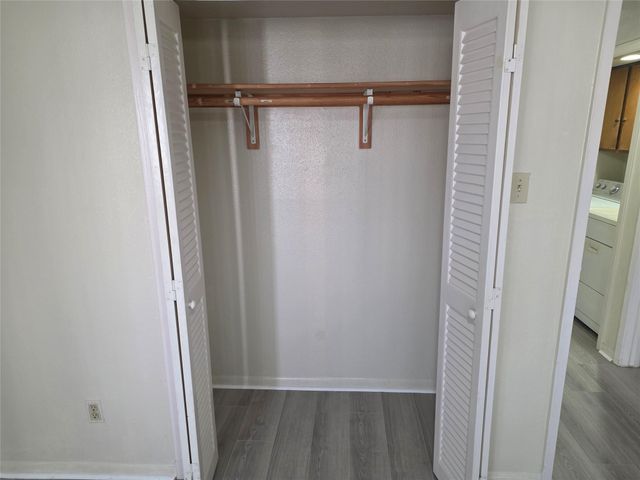 3025 Walnut Bend Lane 21, Houston, TX 77042