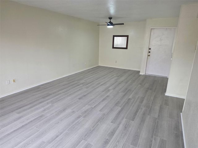 3025 Walnut Bend Lane 21, Houston, TX 77042