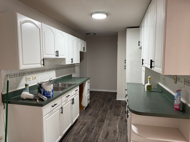 901 Gael Drive B, Joliet, IL 60435