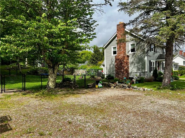 72 Farnum Pike, Smithfield, RI 02917