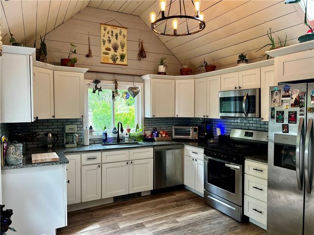 72 Farnum Pike, Smithfield, RI 02917