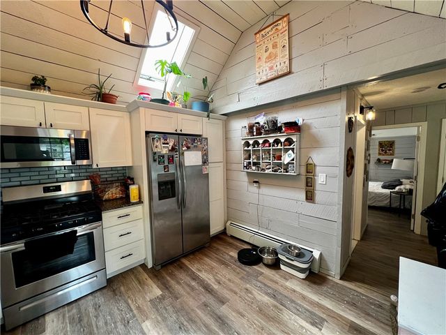 72 Farnum Pike, Smithfield, RI 02917