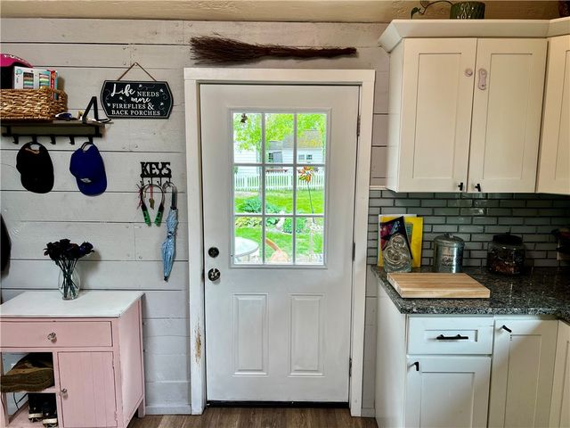 72 Farnum Pike, Smithfield, RI 02917