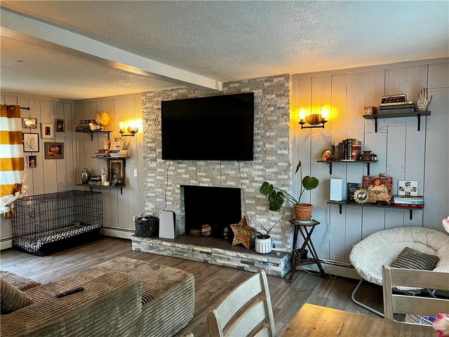 72 Farnum Pike, Smithfield, RI 02917