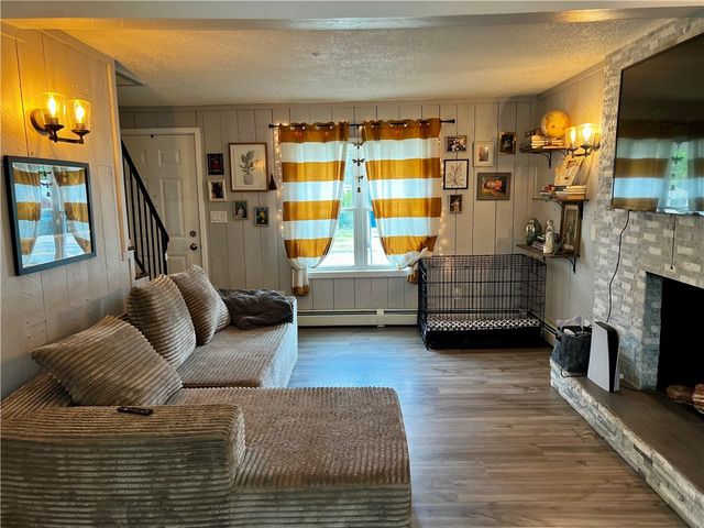 72 Farnum Pike, Smithfield, RI 02917