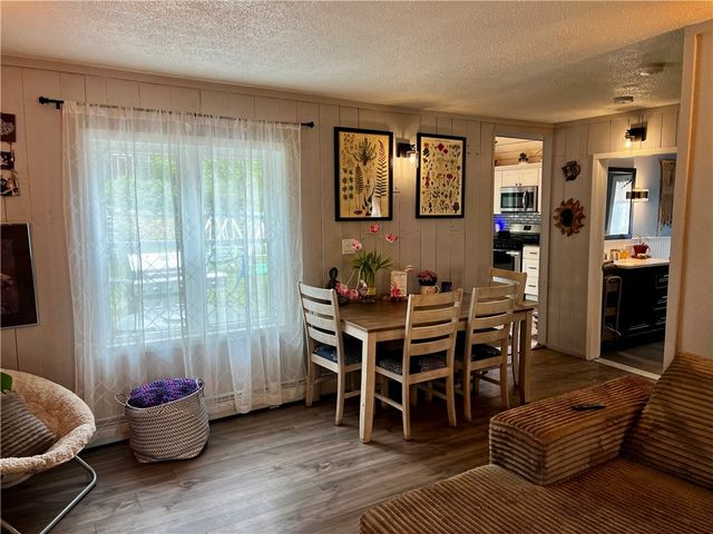 72 Farnum Pike, Smithfield, RI 02917