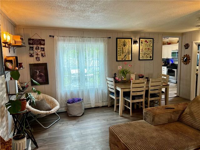 72 Farnum Pike, Smithfield, RI 02917
